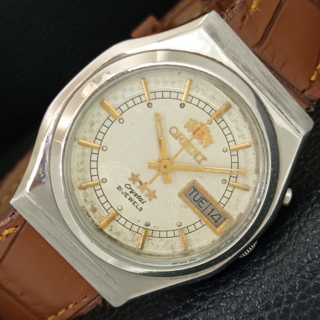 Vintage 1978 Orient Automatic Mens Silver Watch WDaydate  White Accents